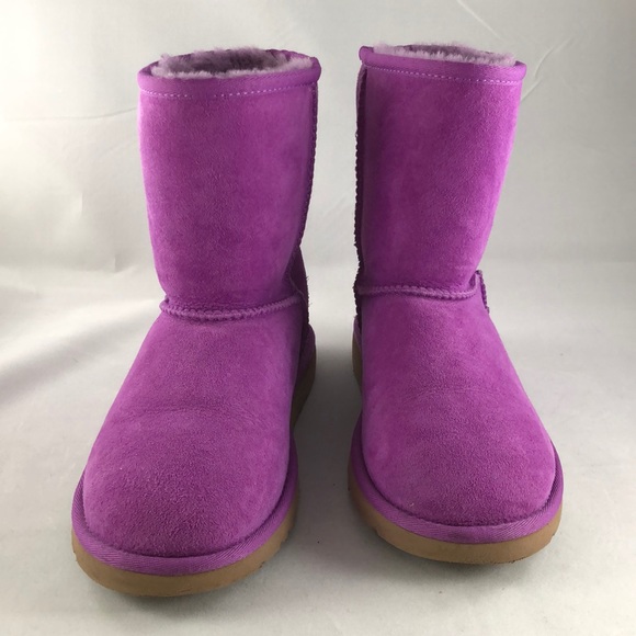 Ugg Classic Short Boots - Picture 4 of 6